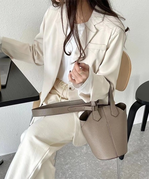 tukn.（トゥクン）の「2wayクラシックハンドバッグ　ショルダーバッグ（ショルダーバッグ・レディース・ブラック/ブラウン/アイボリー/グレー・FREE）」の8枚目の写真