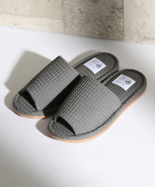 LBC（エルビーシー）の「【洗濯機で丸洗い】YORI 外縫いワッフルスリッパ L（ルームシューズ/スリッパ・レディース・チャコールグレー/イエロー/グリーン/オフホワイト・L）」の3枚目の写真