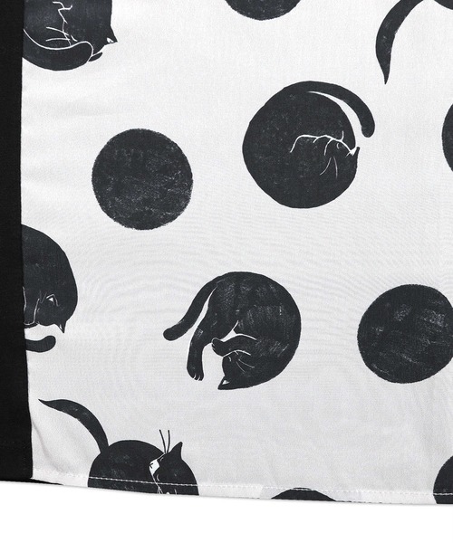 Design Tshirts Store graniph（デザイン　ティーシャツ　ストア　グラニフ）の「スリーピングキャットドット | サイドギャザーワンピース(ブラック)（ワンピース・レディース・ブラック・FREE）」の4枚目の写真