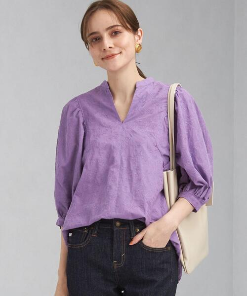 green label relaxing(グリーンレーベルリラクシング)の「エンブロイダリー ボリューム スリーブ ブラウス(シャツ/ブラウス・レディース・パープル/オフホワイト/ダークグレー・FREE)」の1枚目の写真