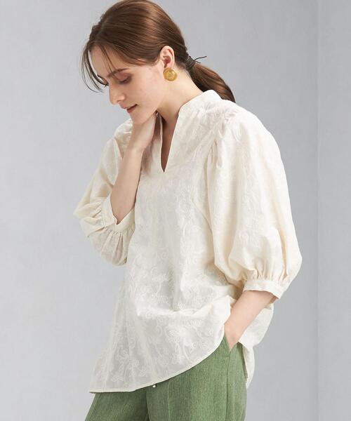 green label relaxing(グリーンレーベルリラクシング)の「エンブロイダリー ボリューム スリーブ ブラウス(シャツ/ブラウス・レディース・パープル/オフホワイト/ダークグレー・FREE)」の2枚目の写真