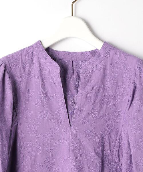 green label relaxing(グリーンレーベルリラクシング)の「エンブロイダリー ボリューム スリーブ ブラウス(シャツ/ブラウス・レディース・パープル/オフホワイト/ダークグレー・FREE)」の7枚目の写真