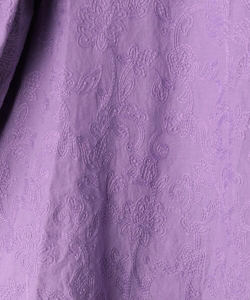 green label relaxing(グリーンレーベルリラクシング)の「エンブロイダリー ボリューム スリーブ ブラウス(シャツ/ブラウス・レディース・パープル/オフホワイト/ダークグレー・FREE)」の10枚目の写真