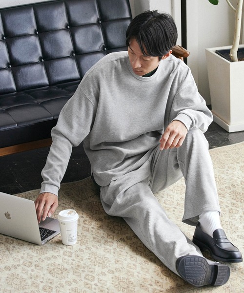 Loungewear tokyo(ラウンジウェアトウキョウ)の「ワッフル リラクシング ルームウェア 長袖カットソー×イージーパンツ ワンマイルウェア(ルームウェア/パジャマ・メンズ・ネイビー/ナチュラル/チャコールグレー/ブラック/ダークブラウン/杢グレー/グレイッシュベージュ・L/M/XL/S)」の3枚目の写真