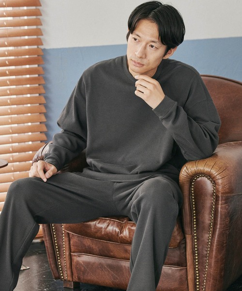 Loungewear tokyo(ラウンジウェアトウキョウ)の「ワッフル リラクシング ルームウェア 長袖カットソー×イージーパンツ ワンマイルウェア(ルームウェア/パジャマ・メンズ・ネイビー/ナチュラル/チャコールグレー/ブラック/ダークブラウン/杢グレー/グレイッシュベージュ・L/M/XL/S)」の2枚目の写真