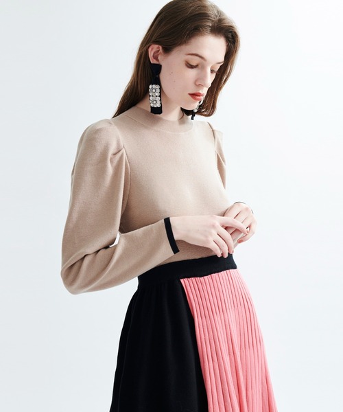 LANVIN en Bleu（ランバンオンブルー）の「タックショルダーカラー