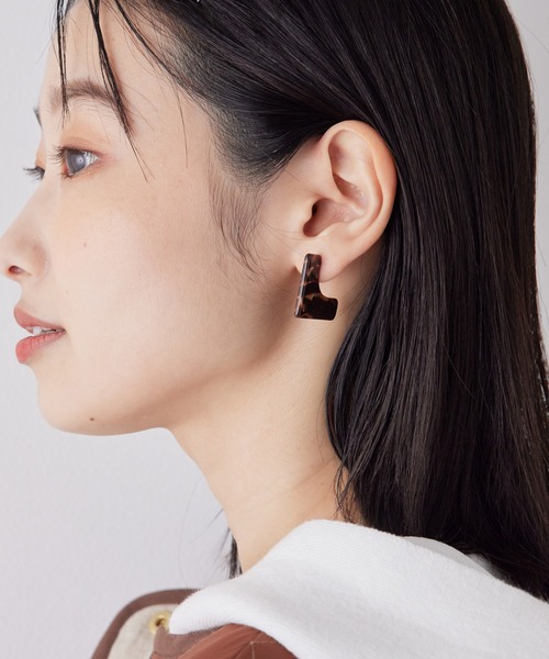 SALON adam et rope'(サロン アダム エ ロペ)の「アセチスクエアピアス(ピアス(両耳用)・レディース・ベージュ/パープル・FREE)」の6枚目の写真