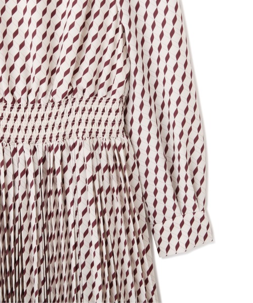 PROPORTION BODY DRESSING（プロポーションボディドレッシング）の「プリーツレトロ柄ワンピース / 1211240916（ワンピース・レディース・ベージュ/グリーン・MEDIUM/SMALL）」の10枚目の写真