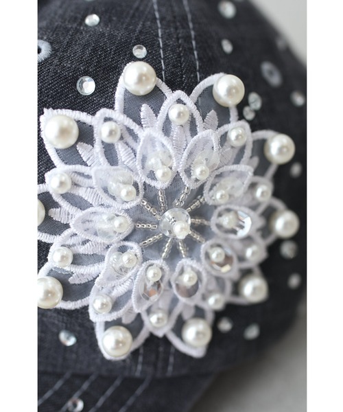 レースの花とパールを散りばめたデニム地キャップ 帽子（キャップ