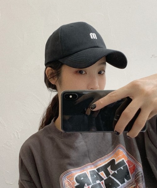 Loco Ocean（ロコオーシャン）の「ワンポイントミニロゴ刺繍付き ベースボールキャップ（キャップ・レディース・オフホワイト/アイボリー/イエロー/ブラック/オレンジ/ブルー・ONE SIZE）」の4枚目の写真