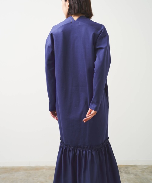 HERENCIA（ヘレンチア）の「Vあき 裾異素材 スムースポンチ ドッキングワンピース（ワンピース・レディース・カーキ/グレイッシュベージュ/ロイヤルブルー/ブラック/ダークオレンジ・MEDIUM）」の21枚目の写真