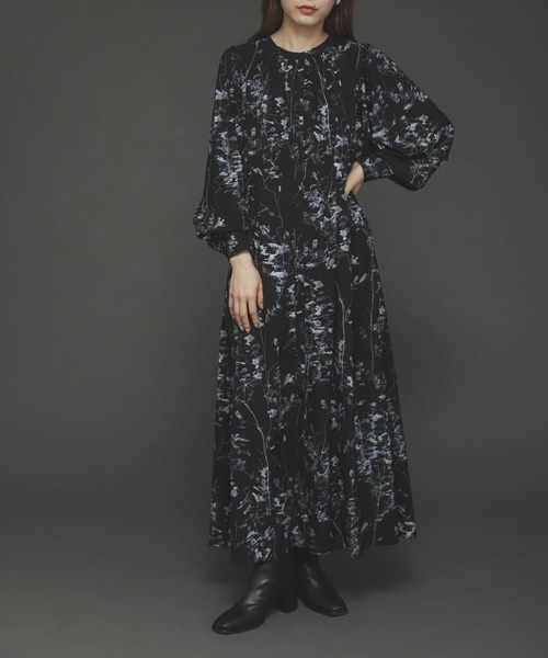 SENSE OF PLACE by URBAN RESEARCH（センスオブプレイスバイアーバンリサーチ）の「リーフプリントウエストタックワンピース（ワンピース・レディース・ブラック系その他/ホワイト系その他・ONE）」の2枚目の写真