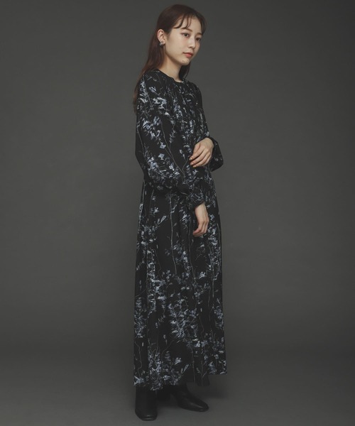 SENSE OF PLACE by URBAN RESEARCH（センスオブプレイスバイアーバンリサーチ）の「リーフプリントウエストタックワンピース（ワンピース・レディース・ブラック系その他/ホワイト系その他・ONE）」の4枚目の写真