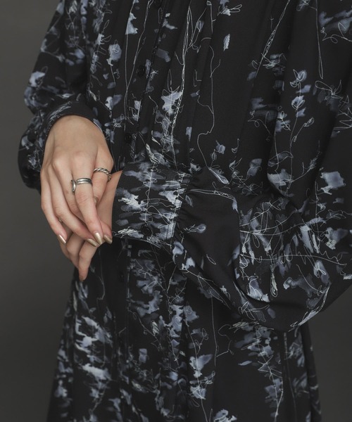 SENSE OF PLACE by URBAN RESEARCH（センスオブプレイスバイアーバンリサーチ）の「リーフプリントウエストタックワンピース（ワンピース・レディース・ブラック系その他/ホワイト系その他・ONE）」の7枚目の写真