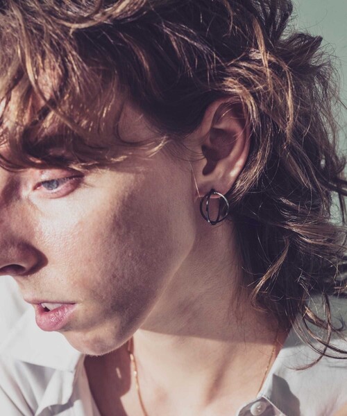 and cloud(アンドクラウド)の「2way Planet Charm Hoop Pierce / Single(ピアス(片耳用)・レディース・ブラック/シルバー/イエローゴールド・FREE)」の13枚目の写真