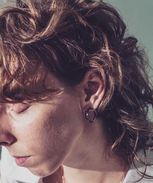 and cloud(アンドクラウド)の「2way Planet Charm Hoop Pierce / Single(ピアス(片耳用)・レディース・ブラック/シルバー/イエローゴールド・FREE)」の14枚目の写真