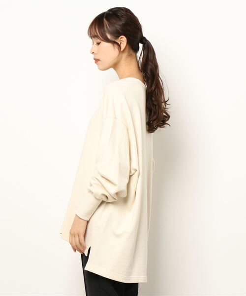 OUVRAGE CLASSE(ウヴラージュクラス)の「ディープVネックプルオーバー(スウェット・レディース・チャコールグレー/アイボリー・FREE)」の3枚目の写真