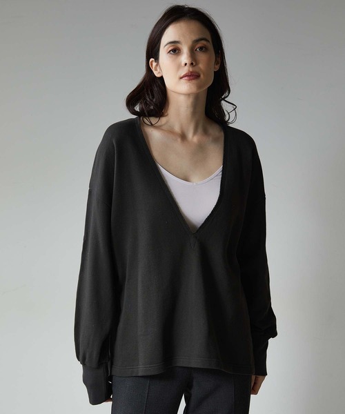 OUVRAGE CLASSE(ウヴラージュクラス)の「ディープVネックプルオーバー(スウェット・レディース・チャコールグレー/アイボリー・FREE)」の2枚目の写真