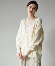 ディープVネックプルオーバー