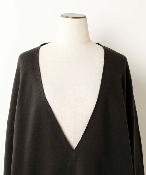 OUVRAGE CLASSE(ウヴラージュクラス)の「ディープVネックプルオーバー(スウェット・レディース・チャコールグレー/アイボリー・FREE)」の11枚目の写真
