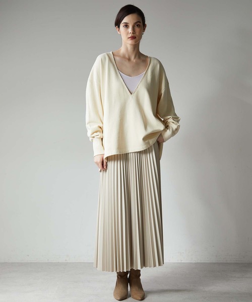 OUVRAGE CLASSE(ウヴラージュクラス)の「ディープVネックプルオーバー(スウェット・レディース・チャコールグレー/アイボリー・FREE)」の22枚目の写真