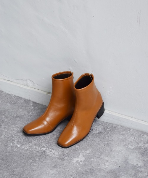 RETRO GIRL(レトロガール)の「スクエアトゥブーツ(ブーツ・レディース・オフホワイト/キャメル/ブラック・L/M)」の1枚目の写真