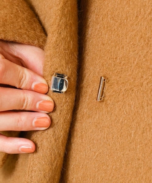 a.v.v（アーヴェヴェ）の「【a.v.v Charme】スタンドカラーシャギーロングコート（ピーコート・レディース・サンドベージュ・38/40/36）」の13枚目の写真