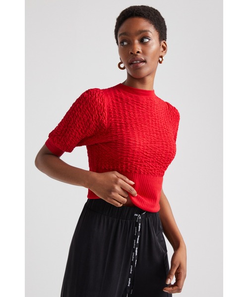 Desigual(デシグアル)の「トリコット Tシャツ(Tシャツ/カットソー・レディース・レッド/ブラック・L/XL/M/S/XS)」の2枚目の写真