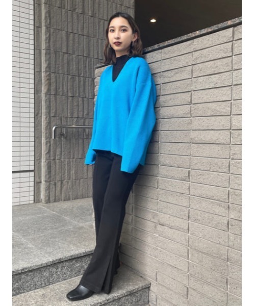 SLY(スライ)の「V/N MG LOOSE TOPS Vネック ミドルゲージ ルーズ トップス(ニット/セーター・レディース・ブラック/アイボリー/ブルー・FREE)」の11枚目の写真