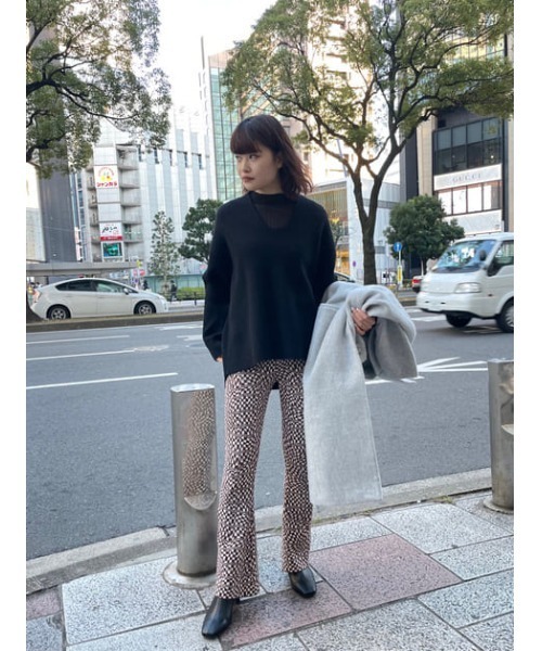 SLY(スライ)の「V/N MG LOOSE TOPS Vネック ミドルゲージ ルーズ トップス(ニット/セーター・レディース・ブラック/アイボリー/ブルー・FREE)」の5枚目の写真