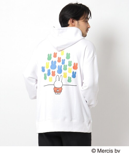 BASECONTROL(ベースコントロール)の「◆miffy ミッフィー / バックグラフィック 裏毛フーディー(パーカー・メンズ・ブラック/グレー/アイボリー・02/03/04)」の1枚目の写真