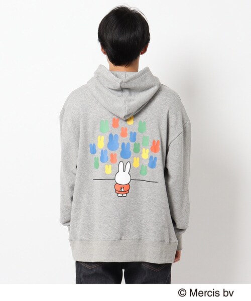 BASECONTROL(ベースコントロール)の「◆miffy ミッフィー / バックグラフィック 裏毛フーディー(パーカー・メンズ・ブラック/グレー/アイボリー・02/03/04)」の14枚目の写真