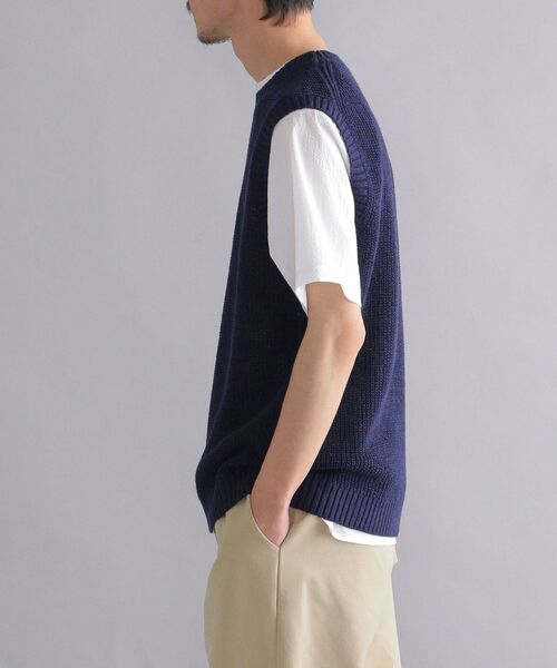 SHIPS(シップス)の「SHIPS: 7ゲージ リネン/コットン ミックスヤーン ニットベスト(ベスト・メンズ・ベージュ/ネイビー/グレー・SMALL/MEDIUM/LARGE)」の20枚目の写真