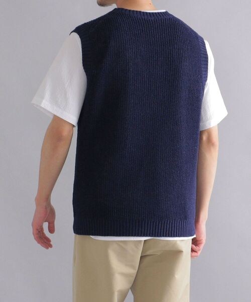 SHIPS(シップス)の「SHIPS: 7ゲージ リネン/コットン ミックスヤーン ニットベスト(ベスト・メンズ・ベージュ/ネイビー/グレー・SMALL/MEDIUM/LARGE)」の19枚目の写真