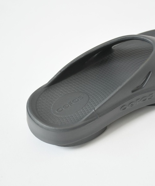 OOFOS（ウーフォス）の「【OOFOS】Ooriginal（サンダル・メンズ・ブラック/ベージュ/グレー/アイボリー・24/25/26/27）」の9枚目の写真