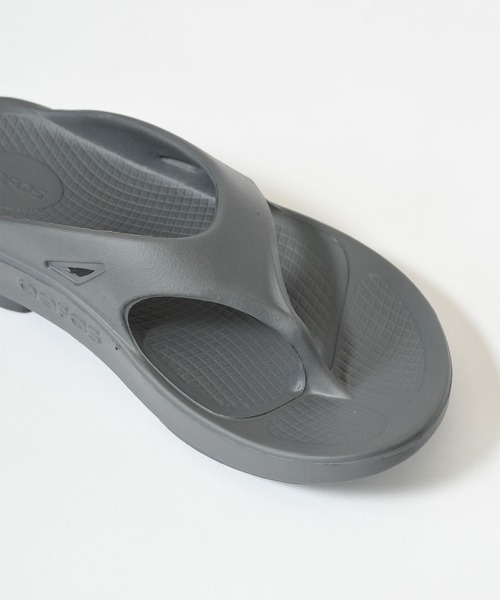 OOFOS（ウーフォス）の「【OOFOS】Ooriginal（サンダル・メンズ・ブラック/ベージュ/グレー/アイボリー・24/25/26/27）」の8枚目の写真