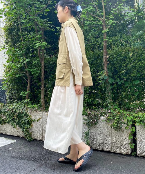 OOFOS（ウーフォス）の「【OOFOS】Ooriginal（サンダル・メンズ・ブラック/ベージュ/グレー/アイボリー・24/25/26/27）」の14枚目の写真