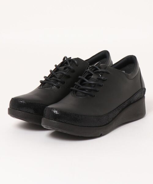 blanc/bleu(ブランブルー)の「【日本製/本革/ゆったり4E】 もちピタボロネーゼ 「やさしくフィット」 レザースニーカー(スニーカー・レディース・ホワイト/ブラック・23.0cm/23.5cm/24.0cm)」の2枚目の写真