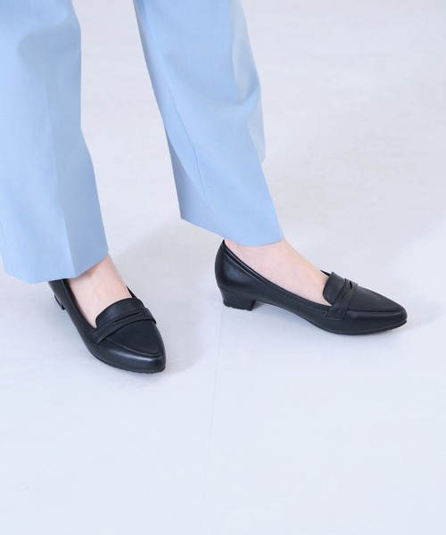 ポインテッドトゥレインパンプス