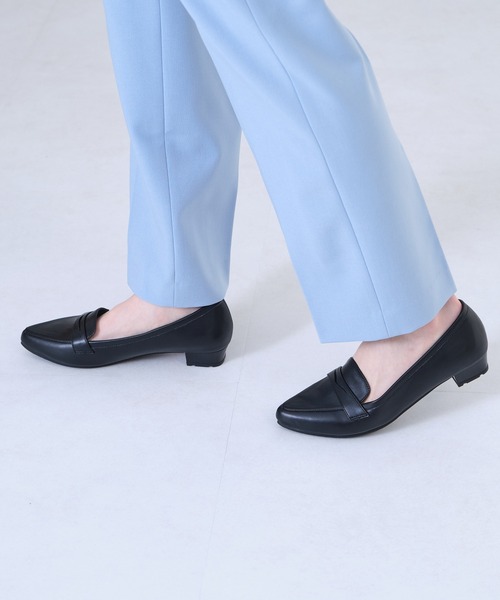 ポインテッドトゥレインパンプス