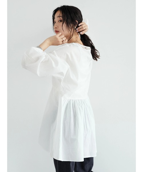 CRAFT STANDARD BOUTIQUE(クラフトスタンダードブティック)の「ネックフロント刺繍チュニック *◆(シャツ/ブラウス・レディース・オフホワイト/ブラック・FREE)」の19枚目の写真