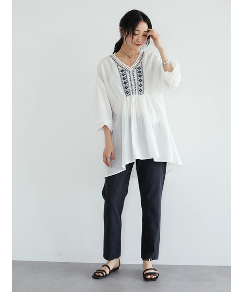 CRAFT STANDARD BOUTIQUE(クラフトスタンダードブティック)の「ネックフロント刺繍チュニック *◆(シャツ/ブラウス・レディース・オフホワイト/ブラック・FREE)」の13枚目の写真