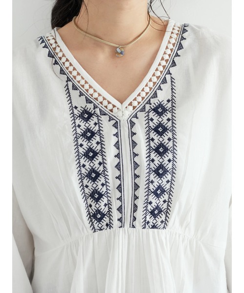 CRAFT STANDARD BOUTIQUE(クラフトスタンダードブティック)の「ネックフロント刺繍チュニック *◆(シャツ/ブラウス・レディース・オフホワイト/ブラック・FREE)」の11枚目の写真