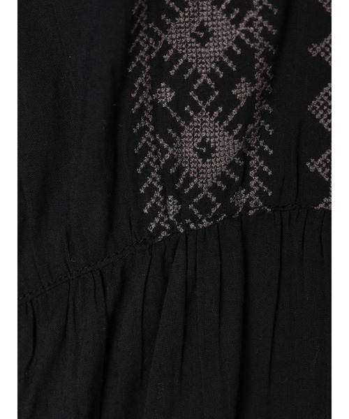 CRAFT STANDARD BOUTIQUE(クラフトスタンダードブティック)の「ネックフロント刺繍チュニック *◆(シャツ/ブラウス・レディース・オフホワイト/ブラック・FREE)」の5枚目の写真