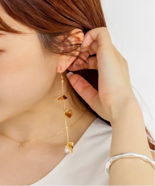 RANDA（ランダ）の「フラワーペタルアシメピアス（ピアス（両耳用）・レディース・ゴールド/シルバー・FREE）」の3枚目の写真