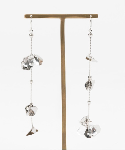 RANDA（ランダ）の「フラワーペタルアシメピアス（ピアス（両耳用）・レディース・ゴールド/シルバー・FREE）」の6枚目の写真