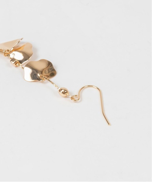 RANDA（ランダ）の「フラワーペタルアシメピアス（ピアス（両耳用）・レディース・ゴールド/シルバー・FREE）」の7枚目の写真