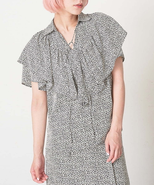 A de a.v.v(アードアー・ヴェ・ヴェ)の「襟リボンフリル柄ブラウス(シャツ/ブラウス・レディース・ホワイト/オレンジ・38/36)」の2枚目の写真