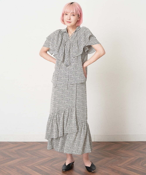 A de a.v.v(アードアー・ヴェ・ヴェ)の「襟リボンフリル柄ブラウス(シャツ/ブラウス・レディース・ホワイト/オレンジ・38/36)」の8枚目の写真