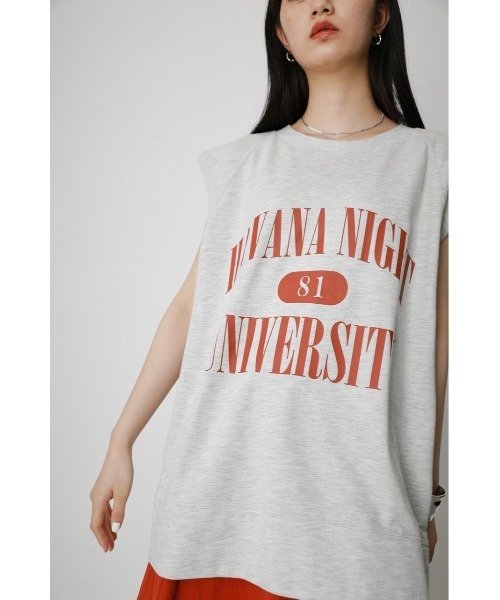 AZUL by moussy（アズールバイマウジー）の「COLLEGE PRINT SLEEVELESS TOPS/カレッジプリントスリーブレストップス（タンクトップ・レディース・チャコールグレー/ベージュ/杢グレー・FREE）」の3枚目の写真